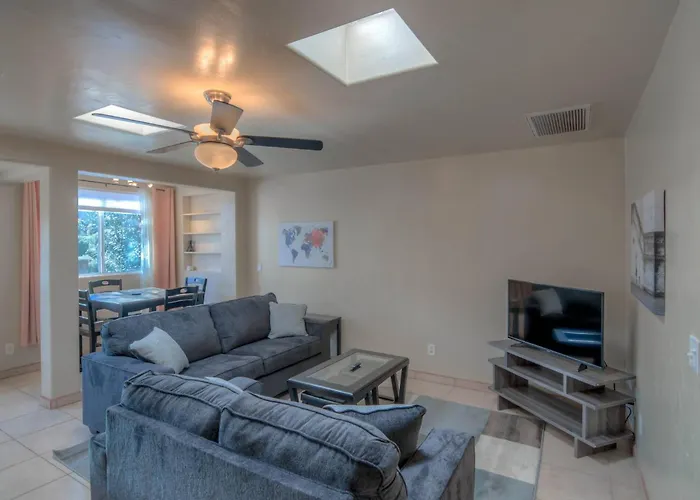 Appealing Quiet And Private Modern 2 Bedroom Tucson
