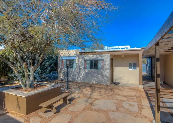 Appealing Quiet And Private Modern 2 Bedroom *