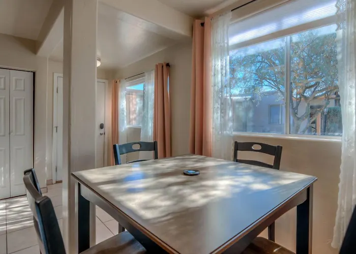 Appealing Quiet And Private Modern 2 Bedroom Holiday home *