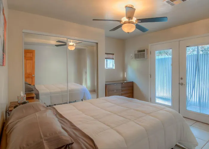 Appealing Quiet And Private Modern 2 Bedroom Holiday home