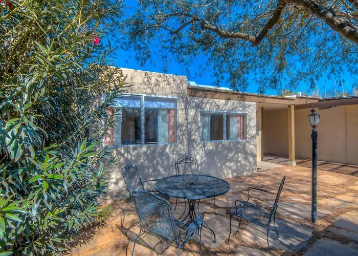 Appealing Quiet And Private Modern 2 Bedroom Holiday home *