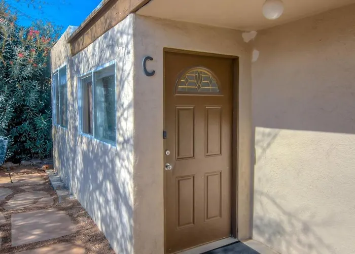 Appealing Quiet And Private Modern 2 Bedroom