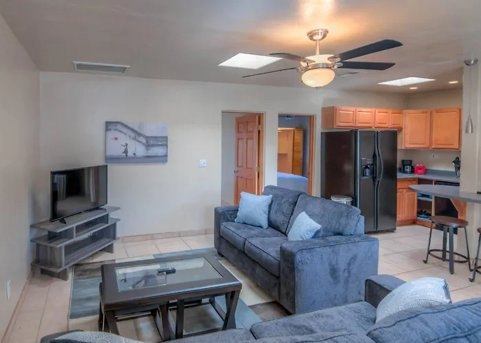 Appealing Quiet And Private Modern 2 Bedroom
