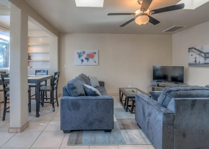 Holiday home Appealing Quiet And Private Modern 2 Bedroom