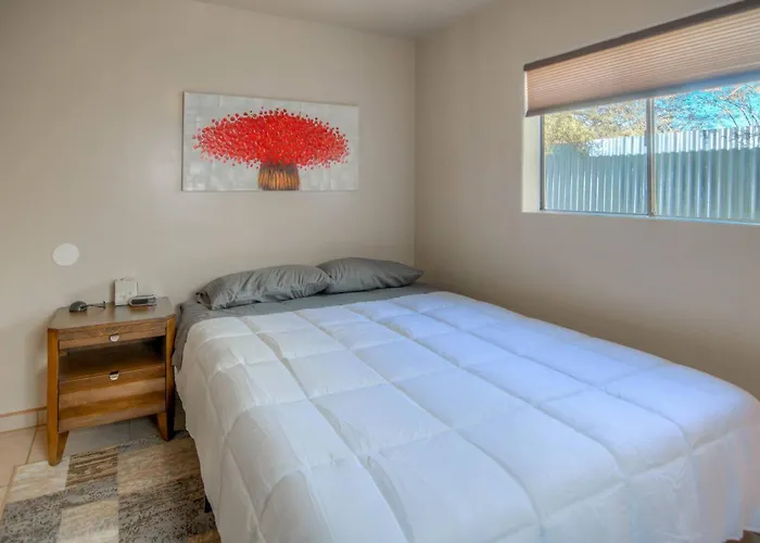 Appealing Quiet And Private Modern 2 Bedroom *