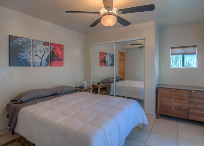 Holiday home Appealing Quiet And Private Modern 2 Bedroom *