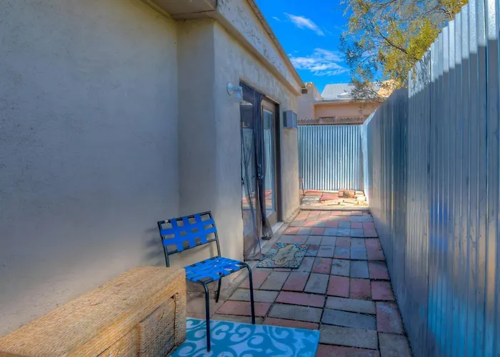 Holiday home Appealing Quiet And Private Modern 2 Bedroom