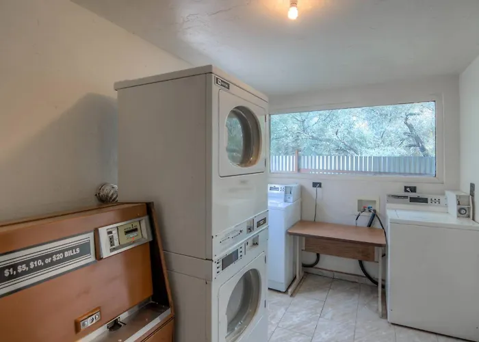 Appealing Quiet And Private Modern 2 Bedroom Tucson